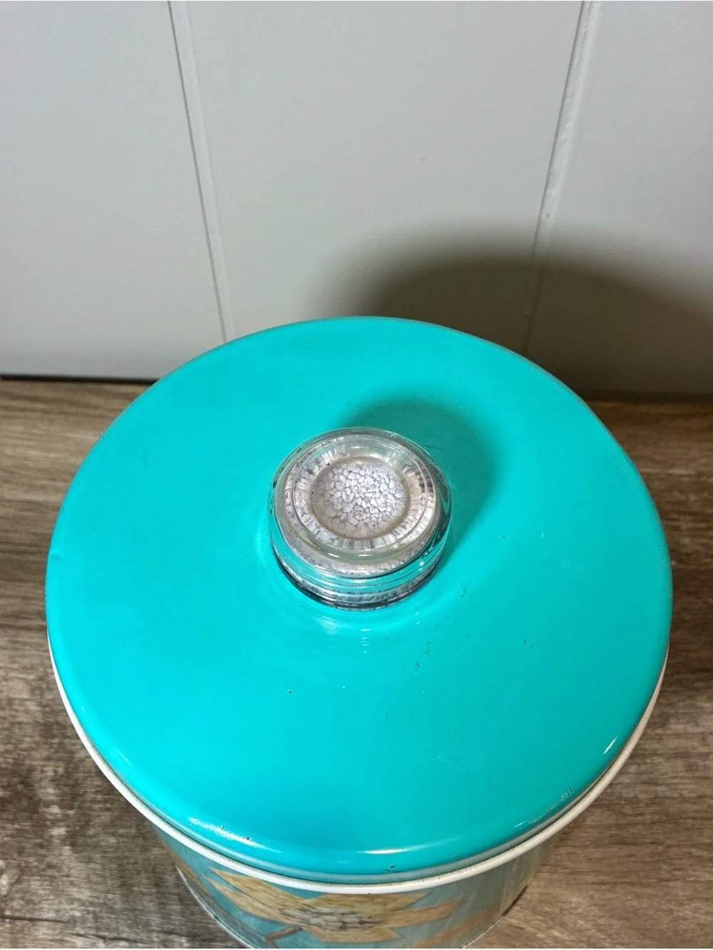 Vintage Teal Blue Krispy Kan Cracker/ Chip Tin With Magic Dri Knob Collectible